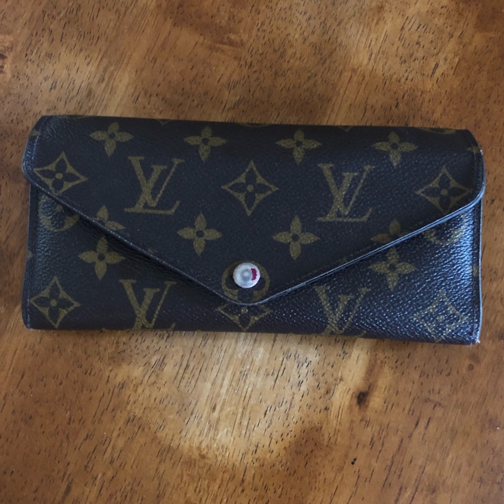 Louis Vuitton Emilie Wallet